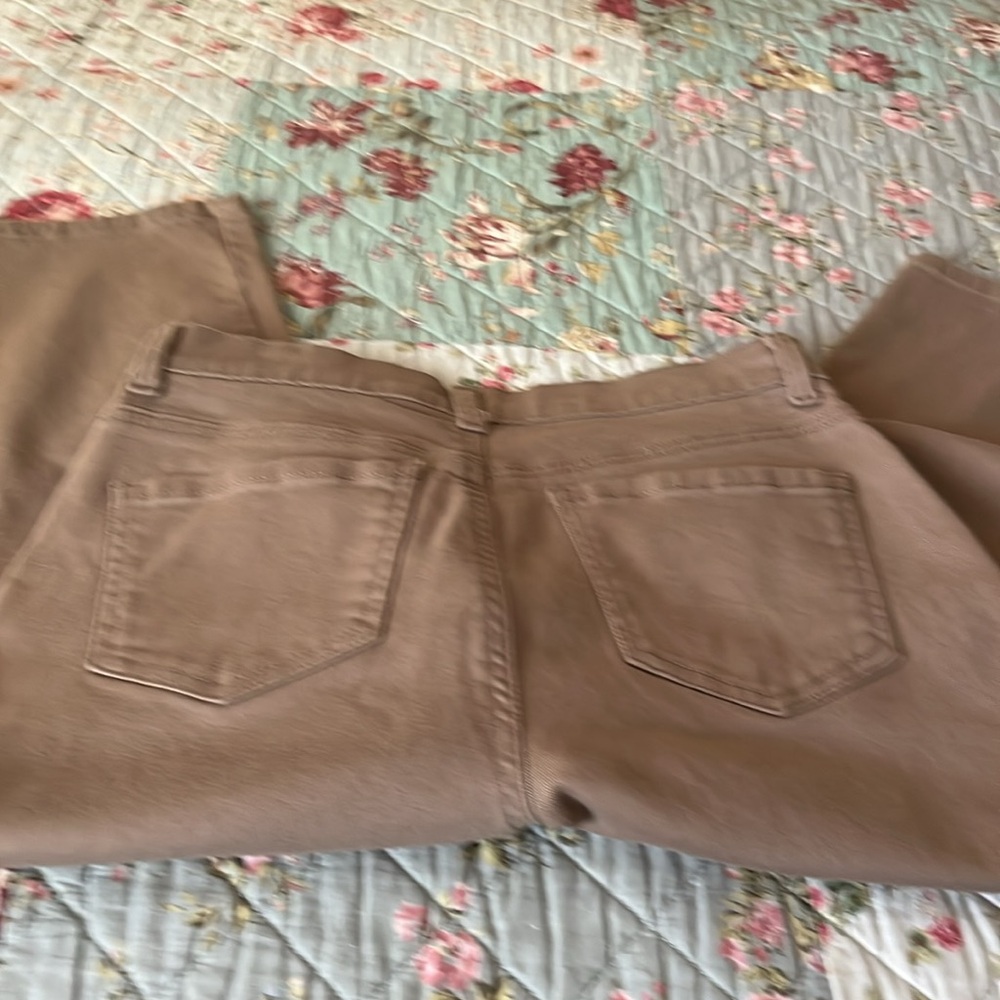Gloria Vanderbilt tan capris - Picture 3 of 6